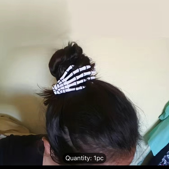 Skeleton Hand Hair Clips -2 NIP - Picture 2 of 6